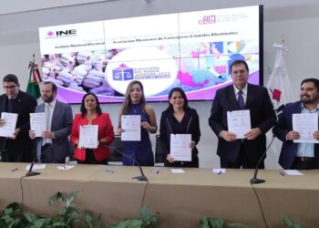 Asiste Presidenta del IEQROO a la firma de convenio INE-AMCEE