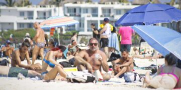 Exitosa afluencia turística durante puente vacacional en las playas de Isla Mujeres