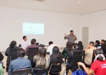 Capacitan a servidores públicos de Puerto Morelos sobre medidas anticorrupción