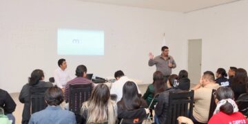 Capacitan a servidores públicos de Puerto Morelos sobre medidas anticorrupción