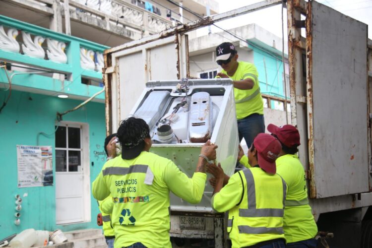 Fortalecen el Programa Permanente de Descacharrización en Isla Mujeres