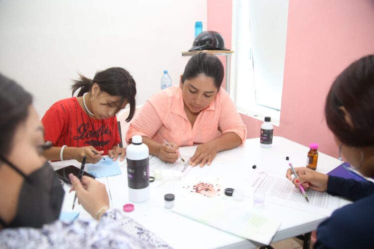 Impulsa gobierno de Isla Mujeres el desarrollo integral de las mujeres a través de cursos de capacitación