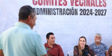 Atenea Gómez, cercana a la gente a través de los Comités Vecinales en Isla Mujeres