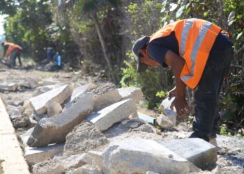 Avanza transformación de Isla Mujeres con obras de rehabilitación de banquetas