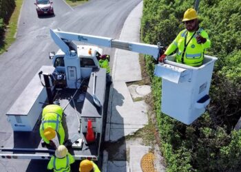 Mejora Gobierno Municipal servicio de alumbrado público en Isla Mujeres