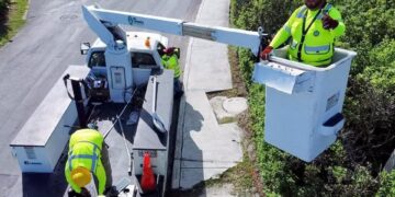 Mejora Gobierno Municipal servicio de alumbrado público en Isla Mujeres