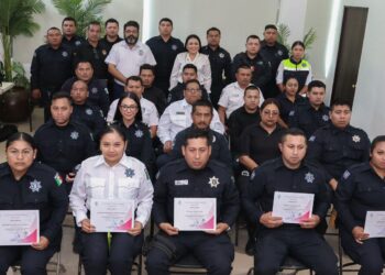 Blanca Merari reconoce esfuerzo de policías de Puerto Morelos y llama a continuar su profesionalización