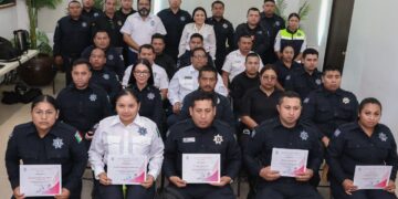 Blanca Merari reconoce esfuerzo de policías de Puerto Morelos y llama a continuar su profesionalización