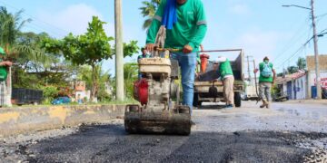 Avanza programa de bacheo en Puerto Morelos puesto en marcha por Blanca Merari