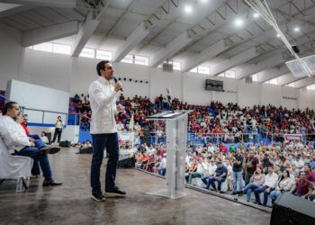 Con el pueblo de Playa del Carmen todo sin el pueblo nada: Gerardo Fernández Noroña