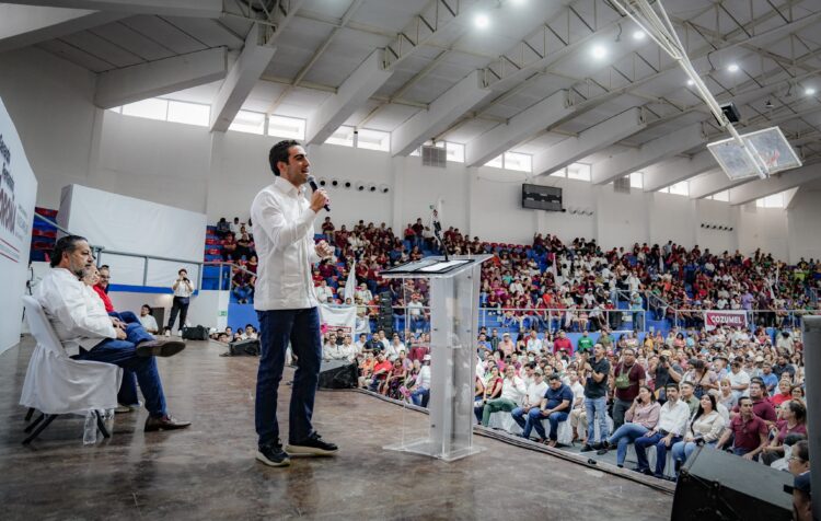 Con el pueblo de Playa del Carmen todo sin el pueblo nada: Gerardo Fernández Noroña