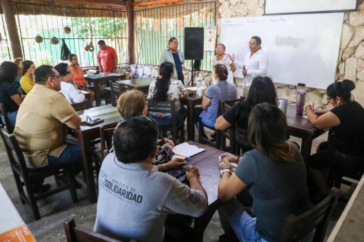 Capacitan a servidores públicos de Solidaridad en lengua maya para una atención más inclusiva