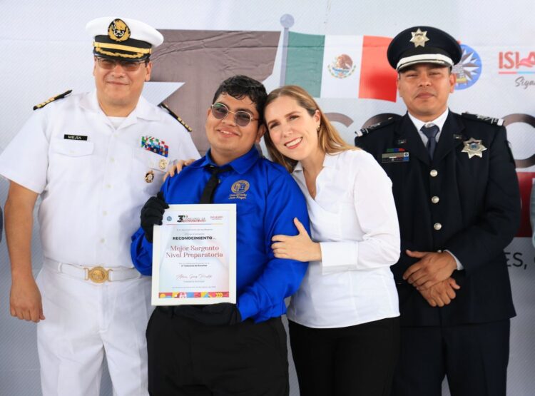 Fortalece Atenea Gómez valores cívicos con exitoso Tercer Concurso de Escoltas 2025 en Isla Mujeres