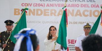 Mara Lezama abandera a escoltas de 26 escuelas de Quintana Roo, en actividad simultánea con Claudia Sheinbaum