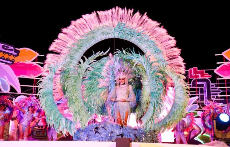 Vibrante noche en Playa del Carmen durante elección de reinas y reyes del Carnaval 2025