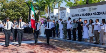 Conmemoran el Día de la Bandera en Playa del Carmen