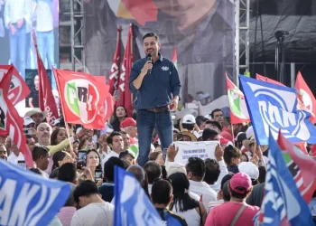 Se integra Miguel Ángel Yunes formalmente a bancada de Morena