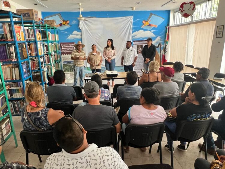 Capacitan a productores para mejorar la produccion agricola de Leona Vicario