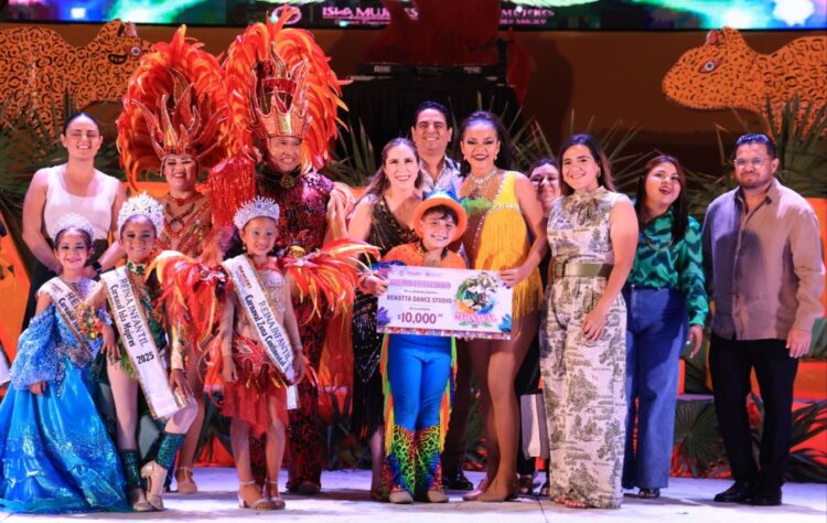 Isla Mujeres cierra con éxito el Carnaval “Los elementos del Caribe” 2025