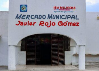 Gobierno de Isla Mujeres mejora imagen de los mercados municipales 
