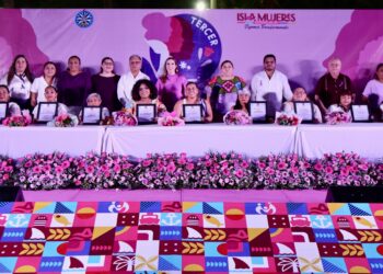 Gobierno Municipal da voz las isleñas con el Tercer Cabildo de Mujeres