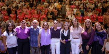 Ninguna mujer se queda atrás, es tiempo de mujeres, comentó Ana Paty Peralta