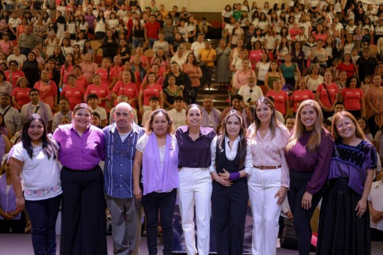 Ninguna mujer se queda atrás, es tiempo de mujeres, comentó Ana Paty Peralta