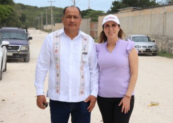 Atenea Gómez anuncia nueva obra de pavimentación en la calle de acceso al Colegio de Bachilleres Plantel Ciudad Mujeres