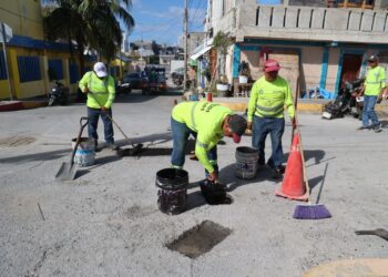 Atenea Gómez fortalece el Programa Permanente de Bacheo en Isla Mujeres