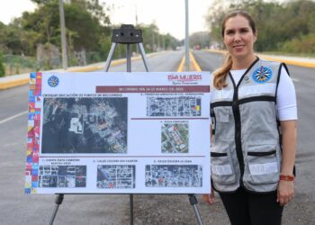 Supervisa Atenea Gómez la obra de la carretera Rancho Viejo en Ciudad Mujeres