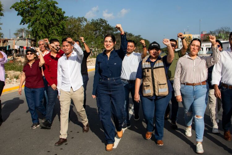 Más de 50 mil habitantes beneficiados con pavimentación de la avenida Constituyentes, en Misión de las Flores, comenta Estefanía Mercado