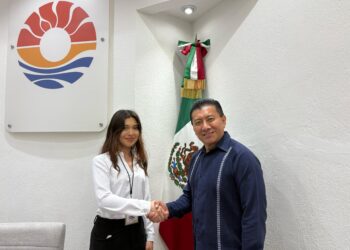 Empodera Chucho Pool a Katia Flores en el Cabildo Juvenil de Cancún 2025
