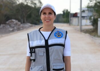Atenea Gómez supervisa trabajos de pavimentación en la colonia San Valentín de Ciudad Mujeres 