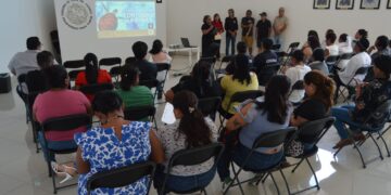 Capacitan a personal del ayuntamiento de Playa del Carmen en materia de conservación de la tortuga marina