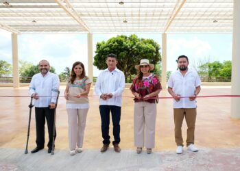 Inaugura Mara Lezama plaza artesanal en la explanada de Bacalar 