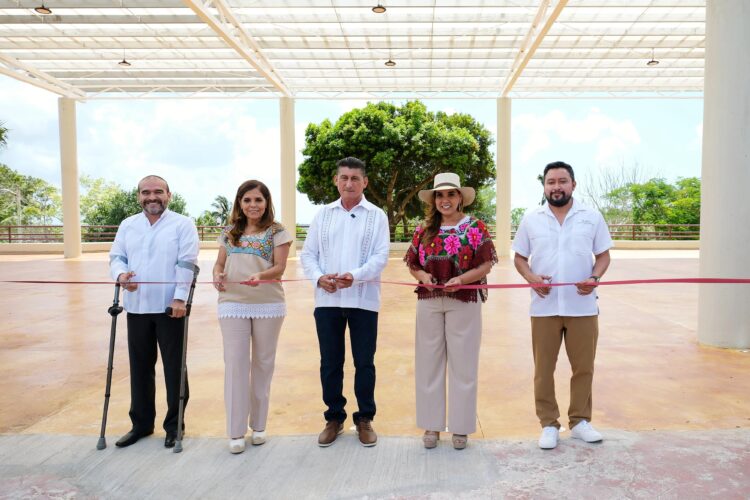 Inaugura Mara Lezama plaza artesanal en la explanada de Bacalar 