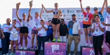 Con más de 2 mil atletas participa Mara Lezama en el Medio Maratón de la Mujer en Cancún