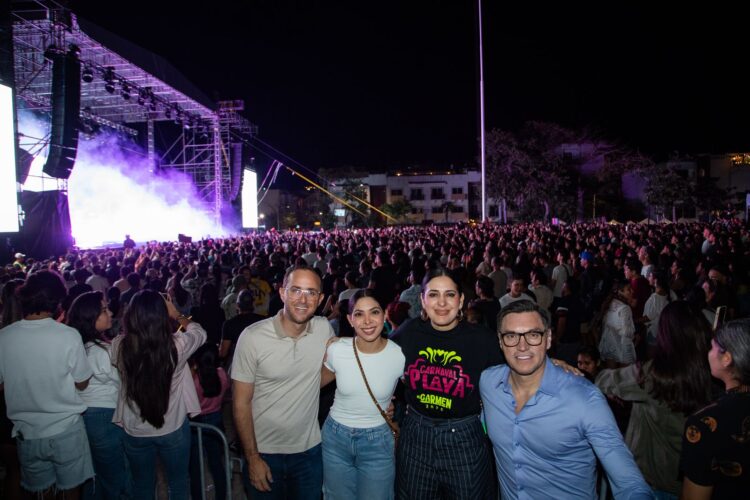 Pone Rawayana a cantar y bailar a más de 20 mil personas en el Carnaval de Playa del Carmen 2025