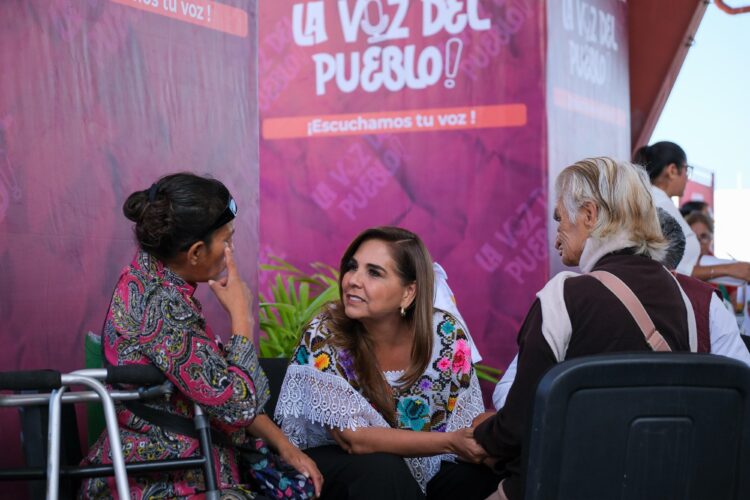 Mara Lezama acerca el gobierno a los habitantes de Puerto Aventuras, a través de la audiencia “La Voz del Pueblo”