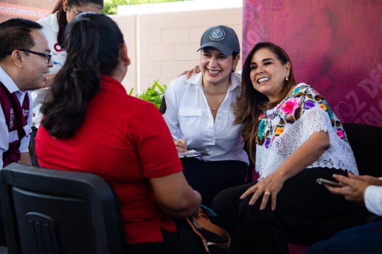 “La Voz del Pueblo” llegó a Puerto Aventuras; acompaña Estefanía Mercado a la Gobernadora durante la jornada