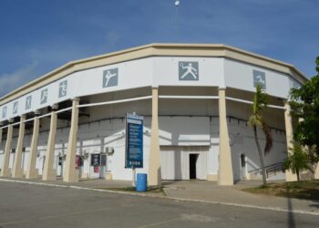 Transforma Estefanía Mercado imagen de parques e instalaciones deportivas con el color "Arena Playa"