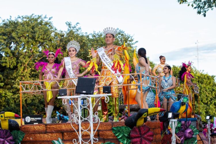 La Quinta Avenida se desbordó con el primer desfile de comparsas en “El Carnaval del Pueblo” Playa del Carmen 2025