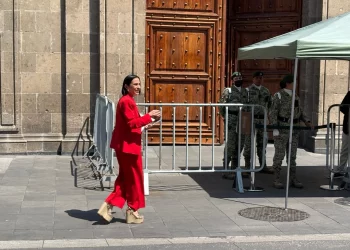 Arriban a Palacio Nacional empresarios para reunión con Claudia Sheinbaum