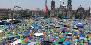 CNTE concluye protestas en CDMX y regresa al plantón en el Zócalo