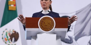 “Firma Claudia Sheinbaum iniciativas de reforma para combatir desaparición”