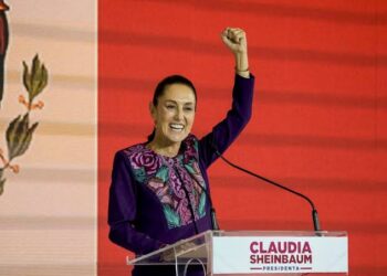 Claudia Sheinbaum recibe a Noem en Palacio Nacional