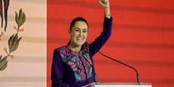 Claudia Sheinbaum recibe a Noem en Palacio Nacional