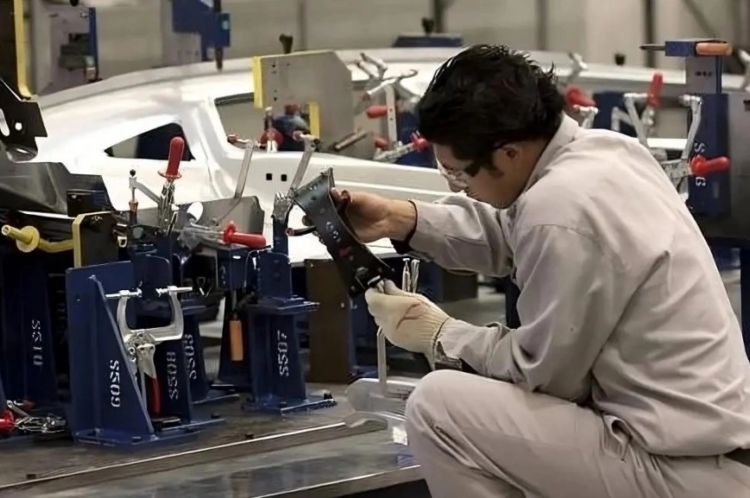 Sindicatos y empresas negocian la reducción de jornada laboral en CCT, señala AMPDT