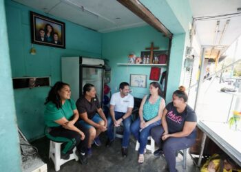 Mantiene Renán Sánchez contacto cercano con la familia Verde en Chetumal