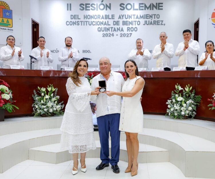 Ana Paty Peralta y Mara Lezama entregan Medalla al Mérito Ciudadano “Sigfrido Paz Paredes” 2025